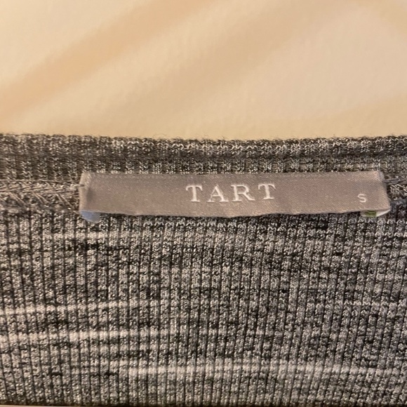 Tart Collection long sleeve knit top with key hole cutouts - Picture 5 of 5